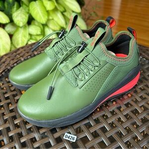 Clove Limited Edition Juniper Berry Green Sneakers Nursing Running Walking 7.5
